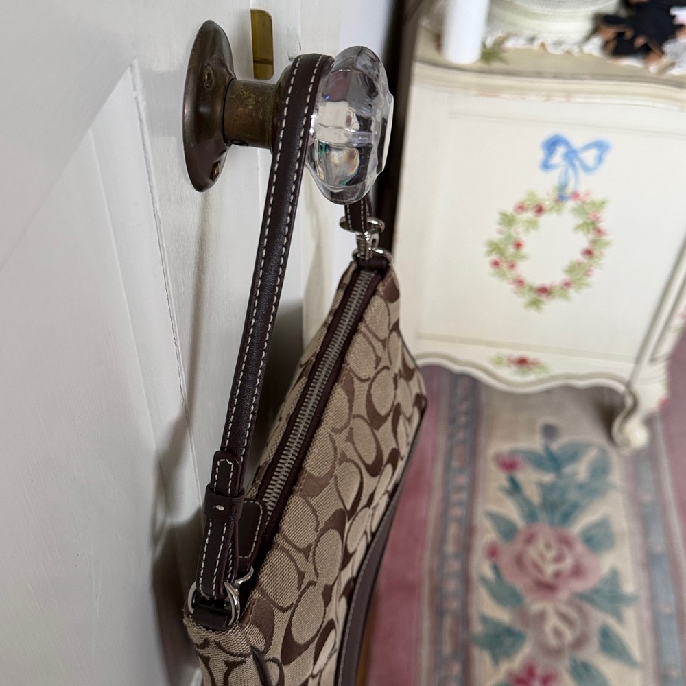 COACH CLASSIC SMALL SHOULDER BAG - Picture 9 of 9
